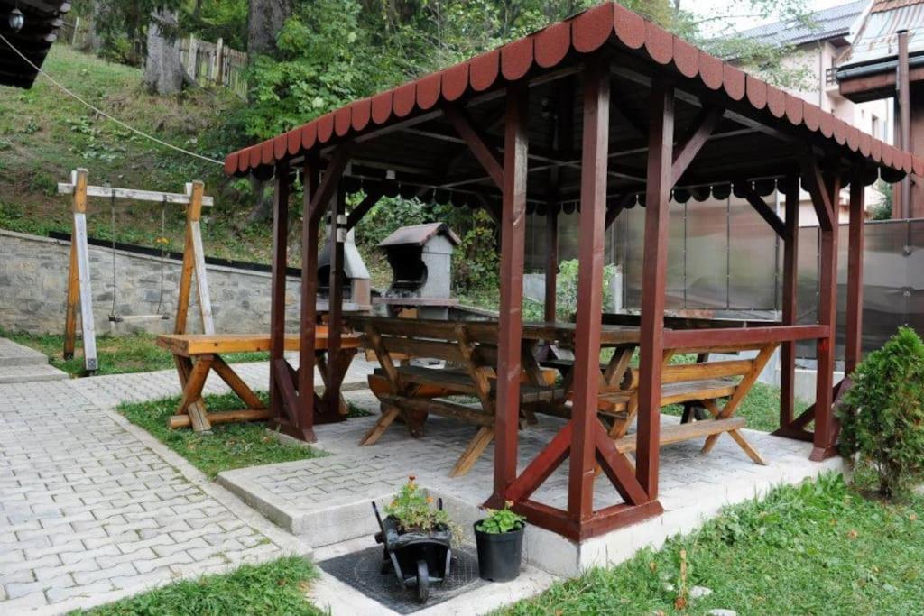 Vila Bradet Buşteni Екстериор снимка
